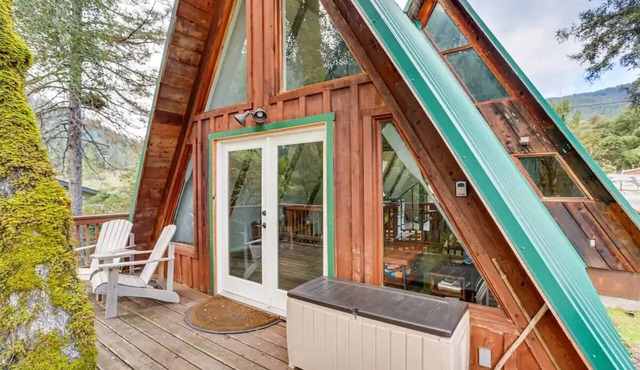 Adorable A-Frame, Private River Access with Beach, Starlink, Fire Pit & Deck