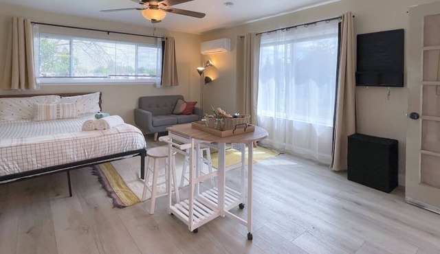 Adorable Private Guesthouse/Studio free parking