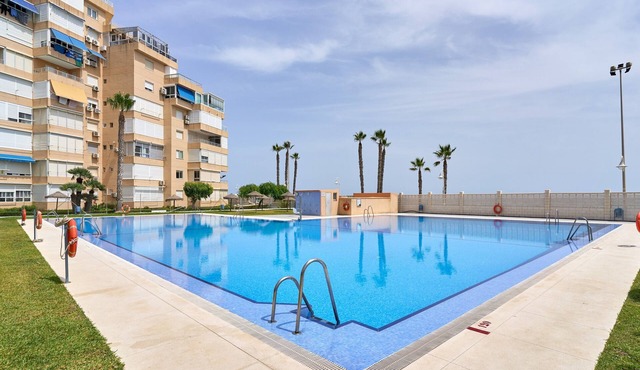 ‘Algarrobo Costa Sun-sat’ Studio with Shared Pool, Garden & Air Conditioning