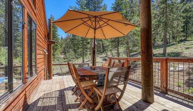 Alpine Meadows Escape by Tahoe Getaways - Sunny and Quiet w Ski Shuttle