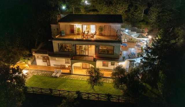 AMORE RENTALS - Villa Savoia with Sea View and Garden
