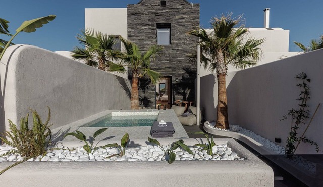 Anank Suite, Divine Santorini Suite with Hot Tub and Furnished Terrace, Kamari
