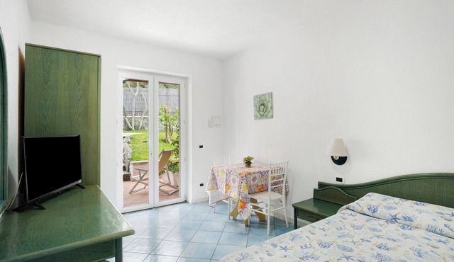 Apartment '102 Monolocale Vista Giardino' with Private Terrace, Wi-Fi and Air Conditioning