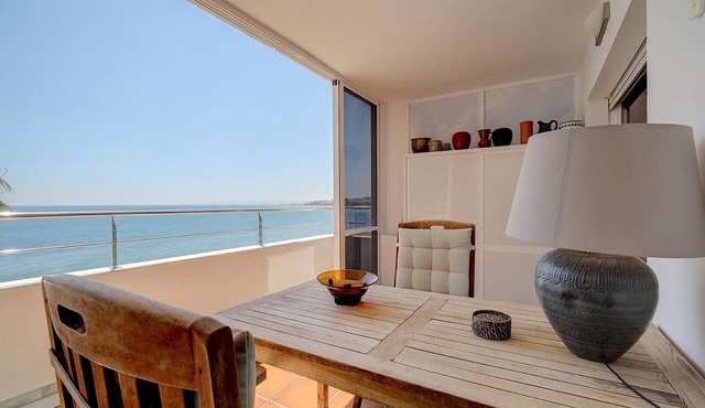 Apartment "Boulevard 105" with Sea View, Pool, Wi-Fi, A/C, Balcony & Garden