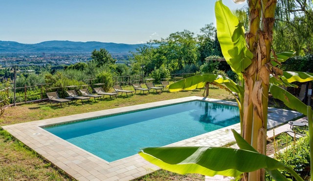 Apartment 'Il Poderaccio Vecchio' with Shared Pool, Wi-Fi and Air Conditioning in Scandicci