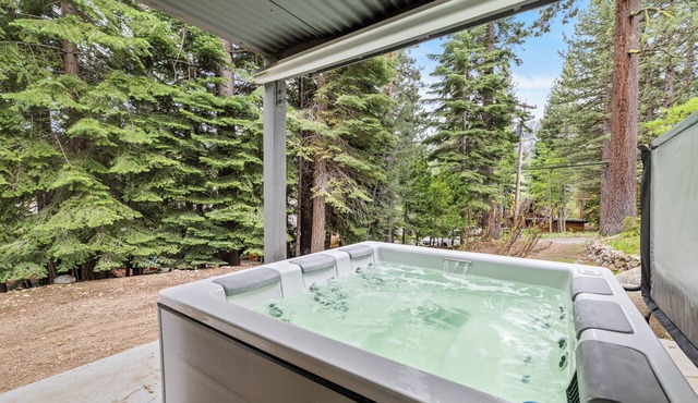 Apres on Sandy Way - Adventure-ready Palisades Home, Private Hot Tub, Near Lake Tahoe