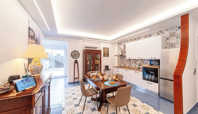 Artist Lights in Luxury Apartment in the Center with A/C, WiFi, Outdoor Space