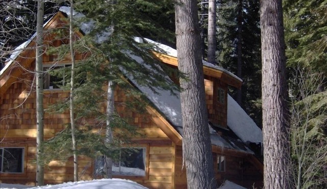 Aspen Hollow PMA - Stunning, Secluded Riverfront Home with Hot Tub