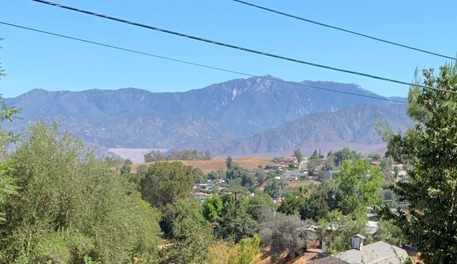 Attached apartment rural Redlands neighborhood, 5 miles from historic Redlands