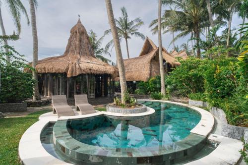 Authentic beachfront Villa Owl in Krambitan