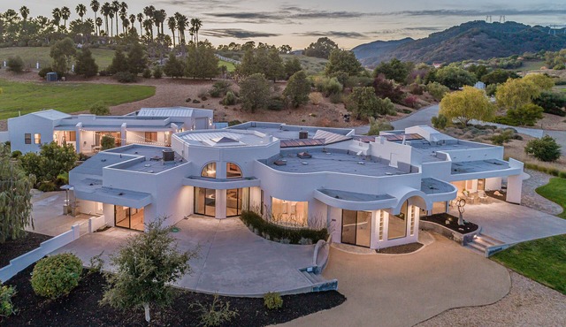Avila Beach Estate: Exceptional Hope Ranch