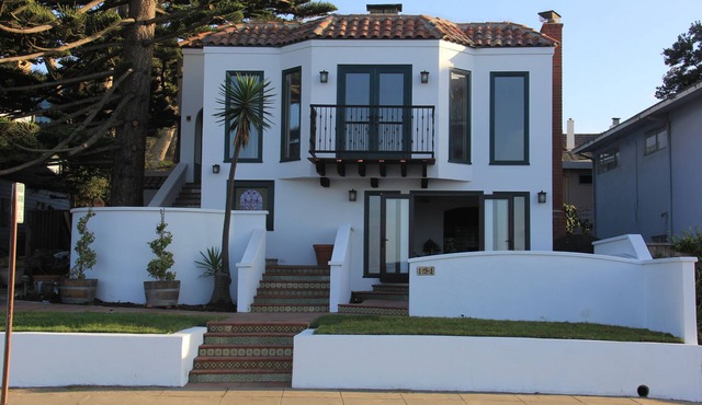 Award Winning Ocean Front Paradise 2 Bed 2 Bath Apartment.