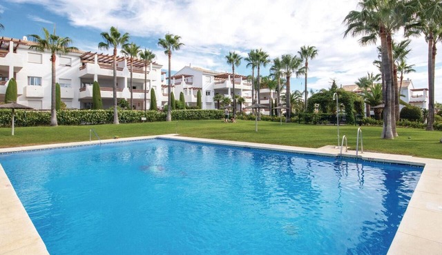 Awesome apartment in Estepona with WiFi