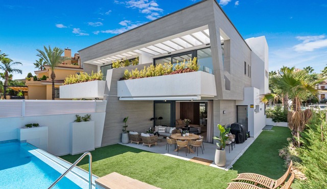 Banus Bay Townhouse - 5 Bed Townhouse nr Banus