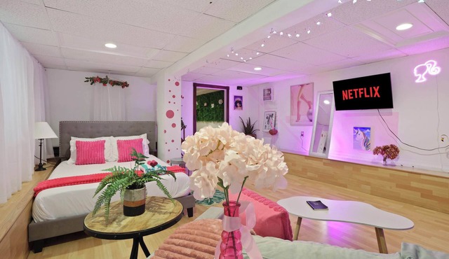 Barbiecore Dream Pad in Sacramento!