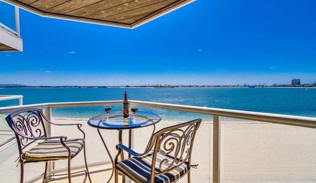Bayfront Balcony, beach access, parking, bikes