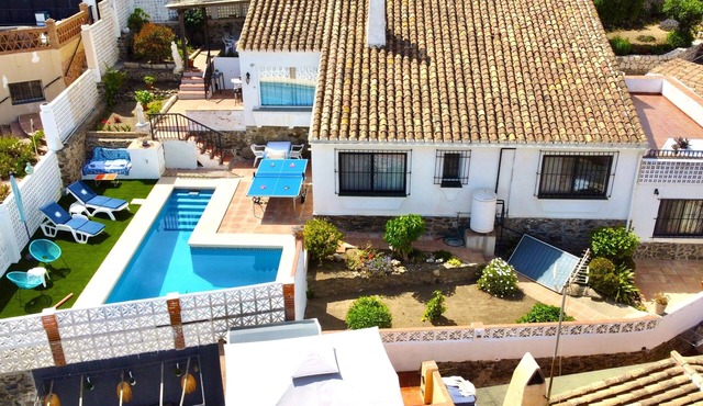Beach 5 min walk Villa with Pool and Parking