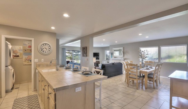 Beach Condo, 3 Bedrooms/2 Bath, Sleeps 9 Private Corner Patio Views of Dunes