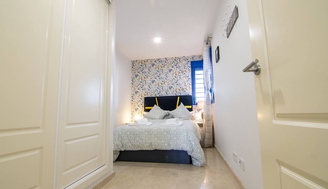 Beach Escape Benalmadena with Pool and Parking , 3 min walk to Seaside.