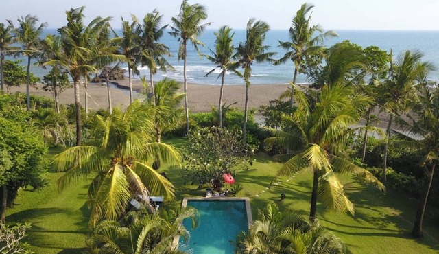 Beach front villa w/3BEDR, large garden 2000m2, sea view in Seseh, Canggu