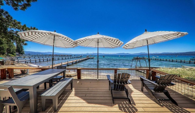 Beach Haven Lakefront - Sandy Private Beach, Extra Guest House, EV Charger