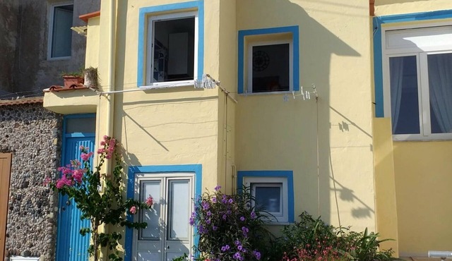 Beach House Ischia – Seafront, Castle & Sea Views - Central Location -