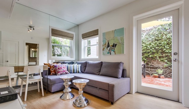 Beachcombers Hideaway, Dog Friendly, Enclosed Patio, 1 Block to Beach