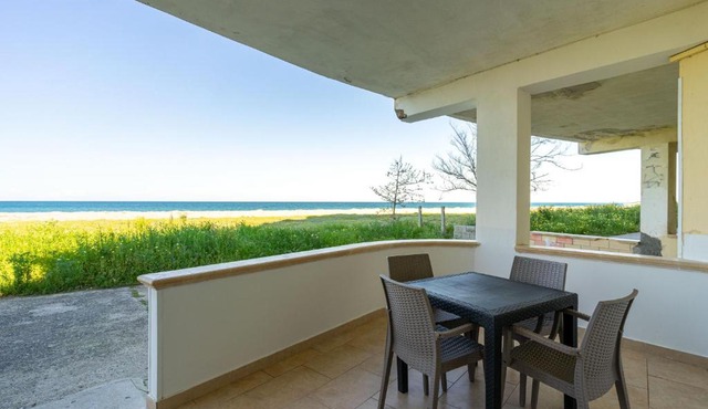 Beachfront apartment with exclusive access in Strongoli