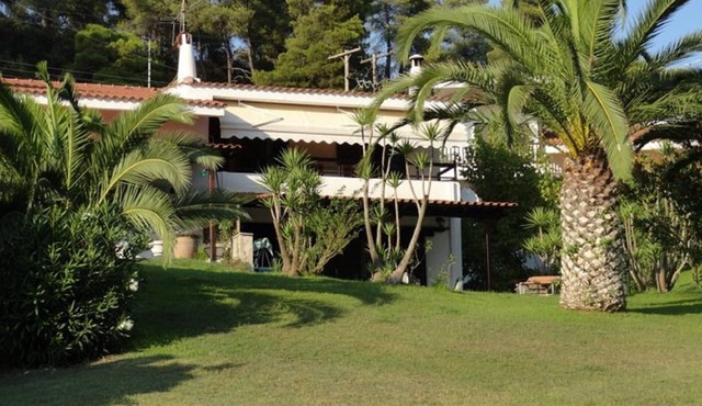 Beachfront Oasis Villa at Elani Halkidiki 100m from sea for up to 10guests in Kassandra