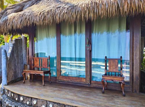 Beachfront Villa Nixie and the Sea Tabanan in Tabanan