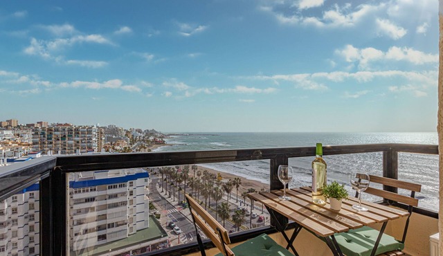 Beachfront with Spectacular views and Swimming pool REF004