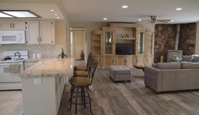 Beautiful 3 bedroom home located near Yosemite