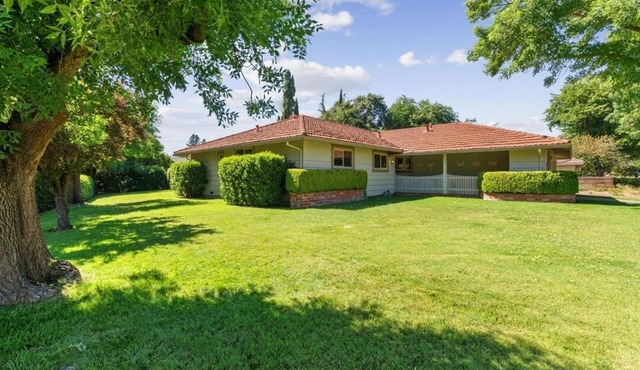 Beautiful 4-bedroom furnished home in lovely South Davis with AC, Washer, Dryer