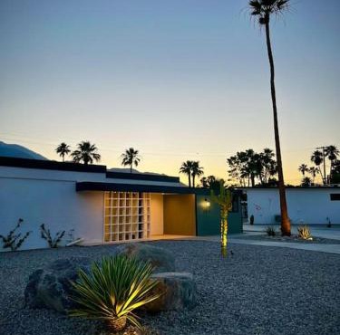 Beautiful 4 bedrooms oasis in Palm Springs