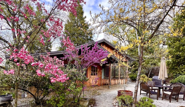 Beautiful ranch cottage close to Kings Canyon and Sequoia National Parks