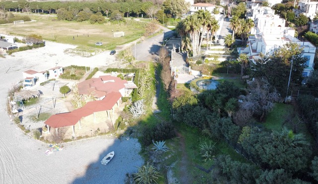 Beautiful self-contained villa Cirella sea front with garden