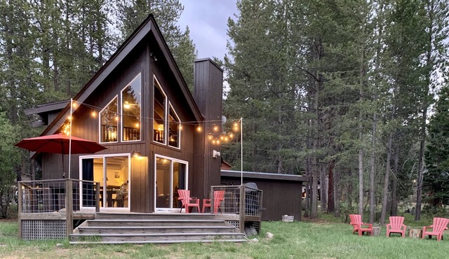 Beautiful South Lake Tahoe Meadow View Chalet. Dog Friendly. AC