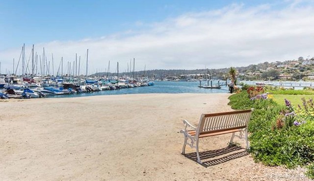 Beautiful Studio on the water in Shelter Island! Walk to cafes/shops and boats!