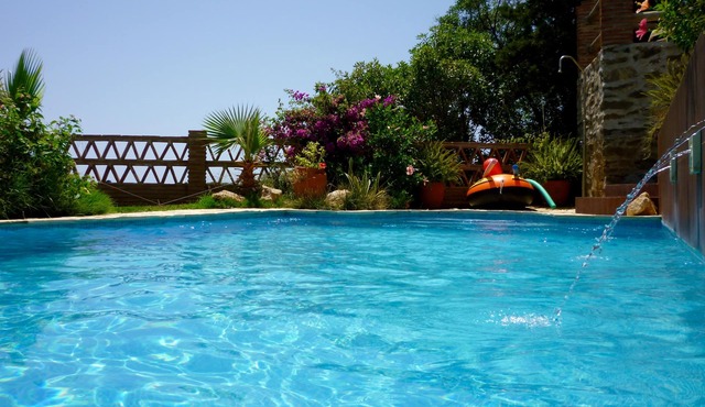 Beautiful Villa, Private Pool, 400 metres Beach, TV, WiFi, Sea Views, Air-con
