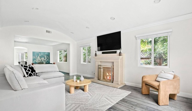 Beautifully Remodeled 3BR/2.5BA Gated West Hollywood House in Great Location.
