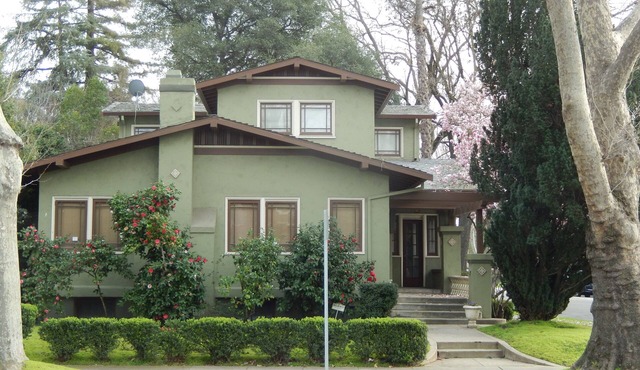 Beautifully restored 1922 craftsman bungalow in a prime Lodi wine tasting area