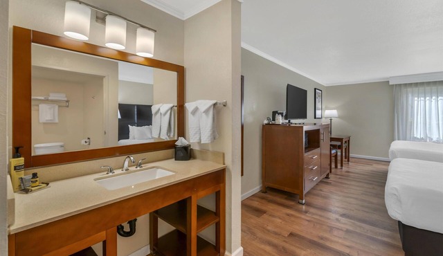 Best Western Plus Northwoods Inn