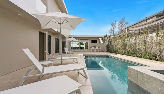 Beverly Hills Private Modern Escape