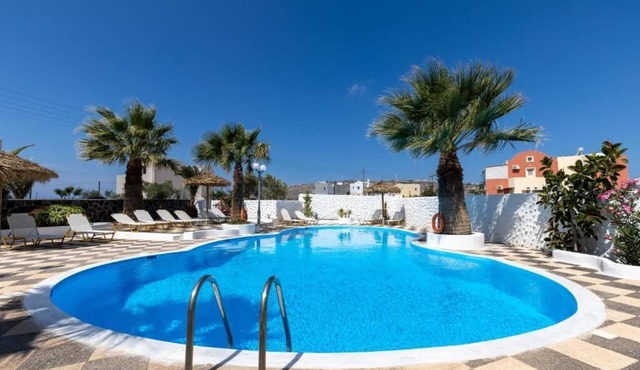 Blue Life hotel in Santorini