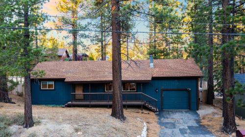 Bluewood Cabin by AvantStay