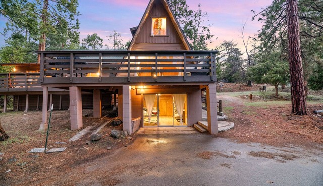 Bobcat Lodge W/BBQ, Deck + Firepit