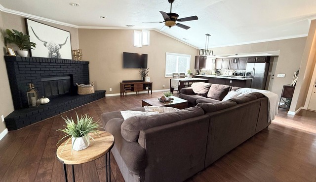 Bright, Clean, Comfortable + Perfect Central Location