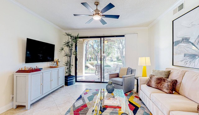 Bright Dog Friendly condo with inviting patio, washer/dryer on a Golf Course
