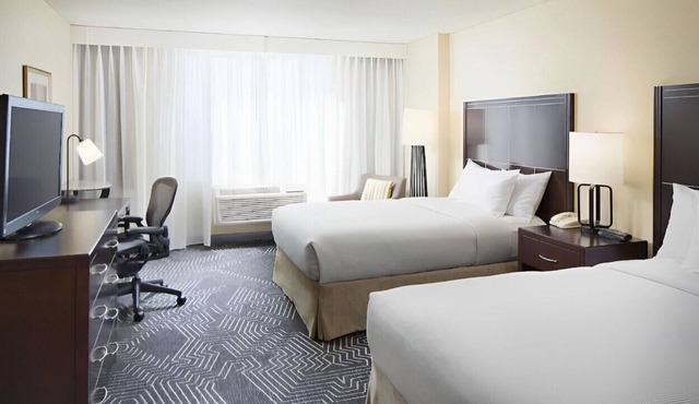 Bright & Fully Furnished Room for Travelers