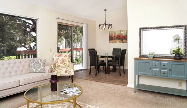 Bright Second-Floor 2 Bed, 2 Bath Condo in Prime 92122 Location, Near UCSD, UTC